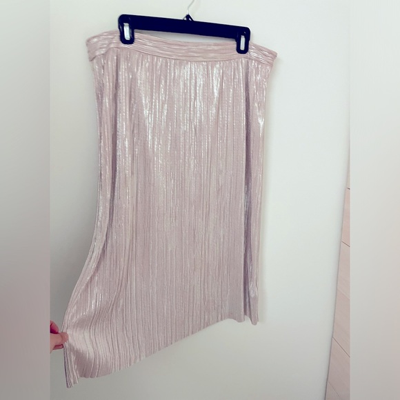 Shiny pink pencil premise skirt! 🩷 - Picture 1 of 4